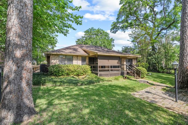 112 Quiet Wind Drive, Conroe, TX 77356