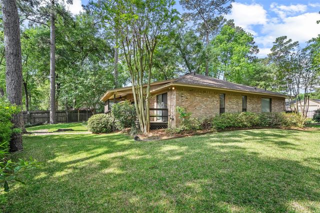 112 Quiet Wind Drive, Conroe, TX 77356