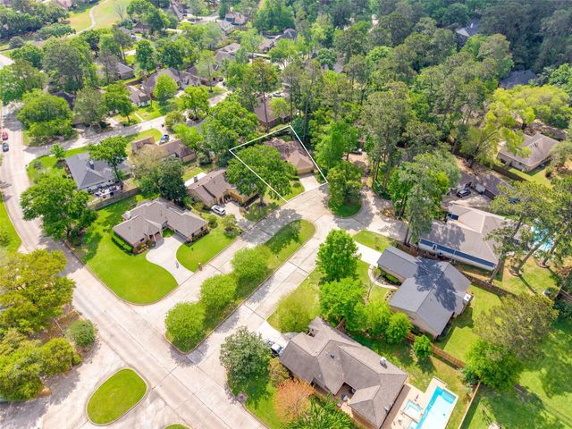 112 Quiet Wind Drive, Conroe, TX 77356