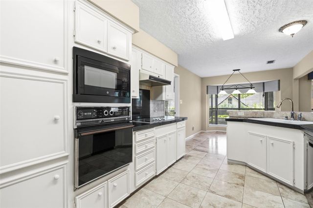 112 Quiet Wind Drive, Conroe, TX 77356