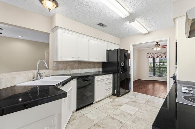 112 Quiet Wind Drive, Conroe, TX 77356