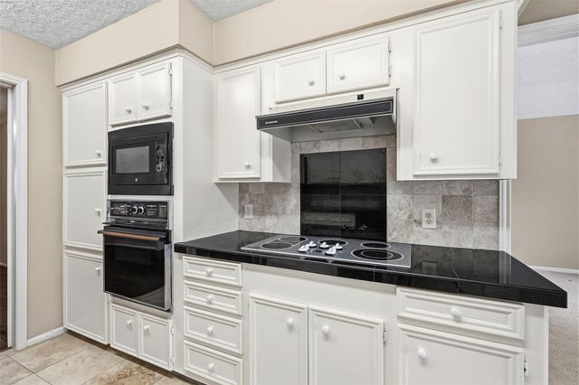 112 Quiet Wind Drive, Conroe, TX 77356