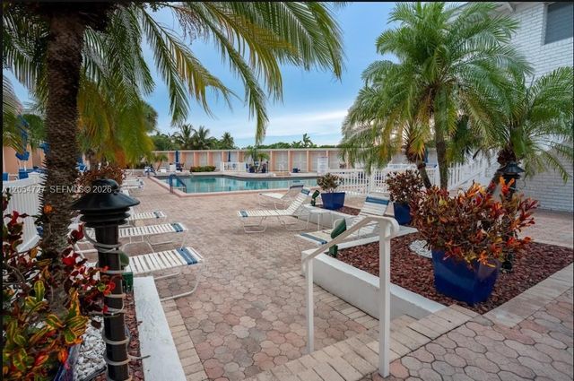 2201 NE 66th St 1302, Fort Lauderdale, FL 33308