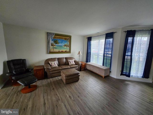 1221 GARDEN CT, Quakertown, PA 18951