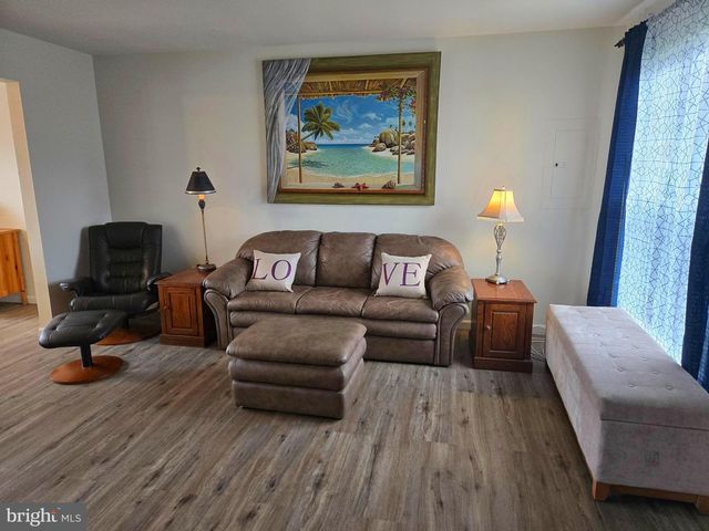 1221 GARDEN CT, Quakertown, PA 18951