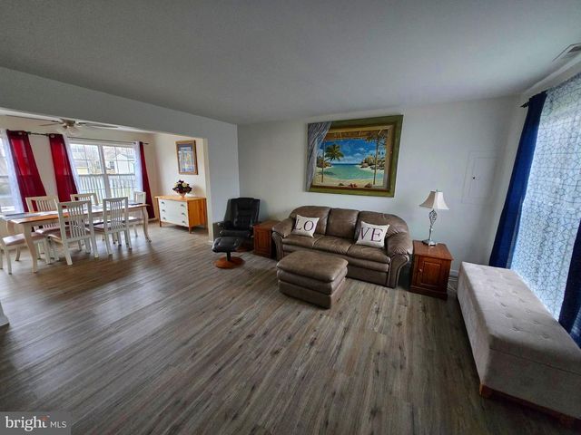 1221 GARDEN CT, Quakertown, PA 18951