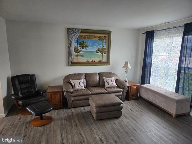 1221 GARDEN CT, Quakertown, PA 18951