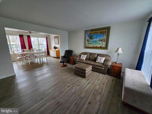 1221 GARDEN CT, Quakertown, PA 18951