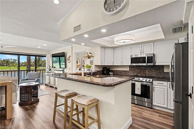 5950 Trailwinds DR 222, Fort Myers, FL 33907