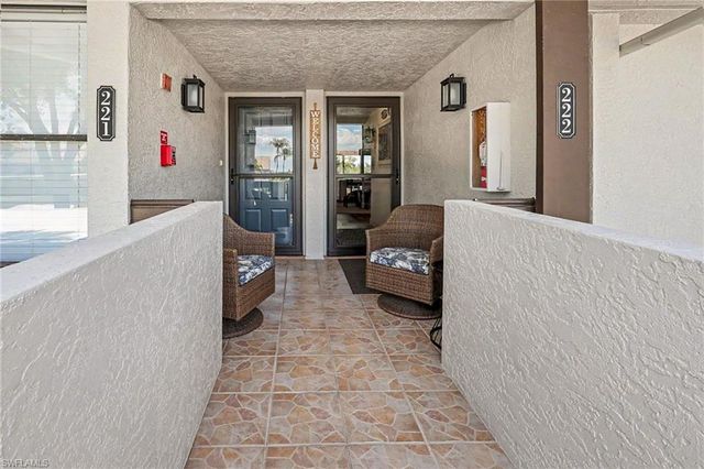 5950 Trailwinds DR 222, Fort Myers, FL 33907