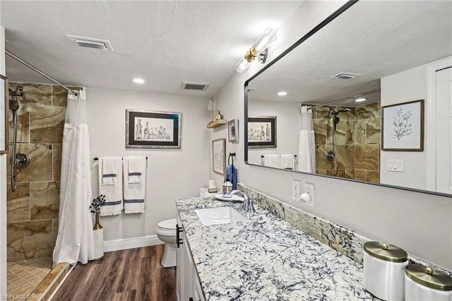 5950 Trailwinds DR 222, Fort Myers, FL 33907