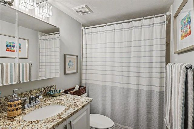 5950 Trailwinds DR 222, Fort Myers, FL 33907