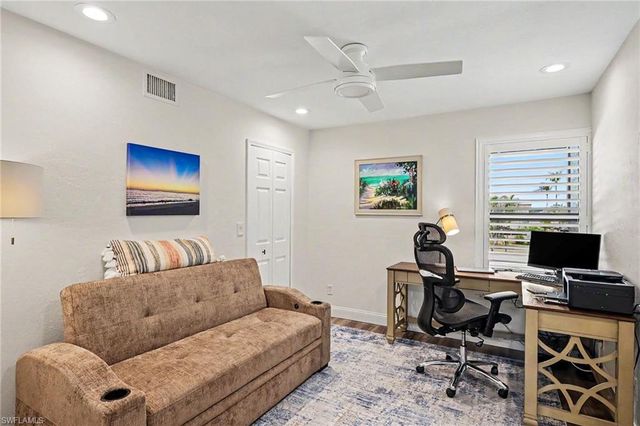 5950 Trailwinds DR 222, Fort Myers, FL 33907