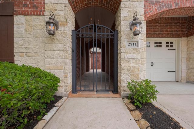 2711 King Point View Lane, Spring, TX 77388