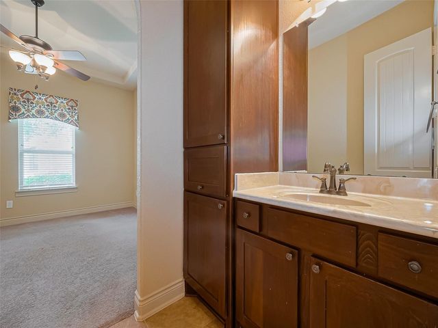 2711 King Point View Lane, Spring, TX 77388