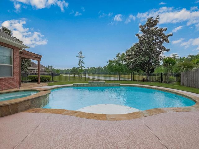 2711 King Point View Lane, Spring, TX 77388