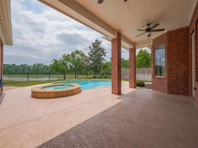 2711 King Point View Lane, Spring, TX 77388