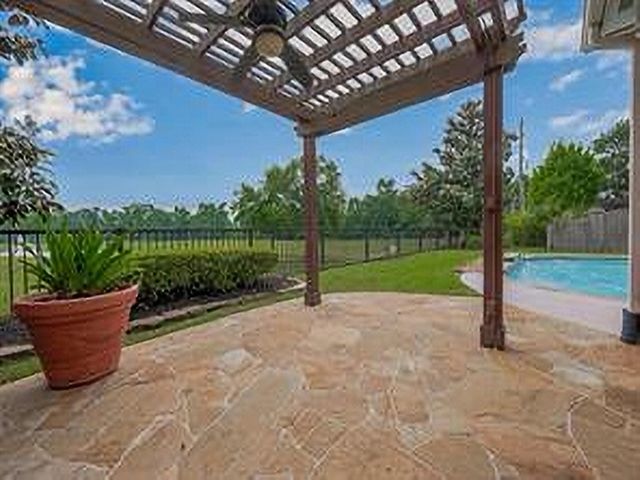 2711 King Point View Lane, Spring, TX 77388