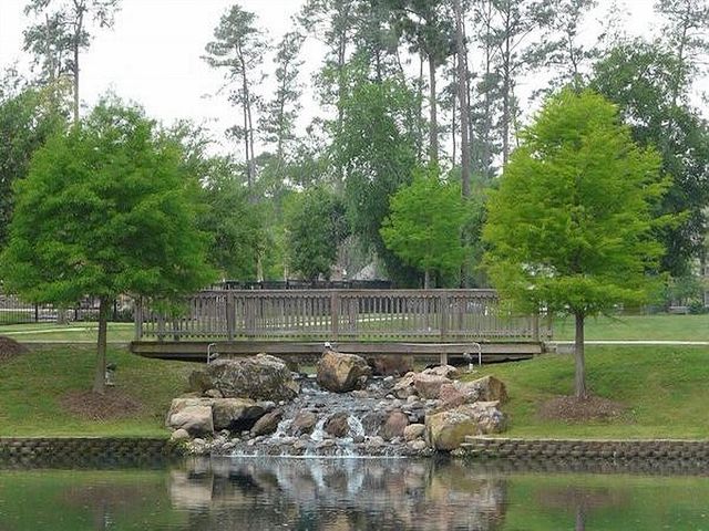 2711 King Point View Lane, Spring, TX 77388