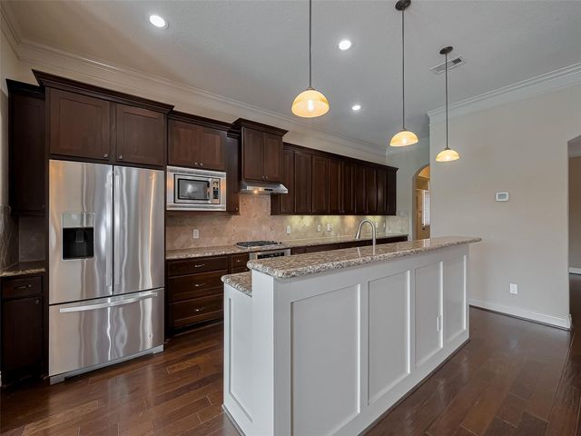 2711 King Point View Lane, Spring, TX 77388