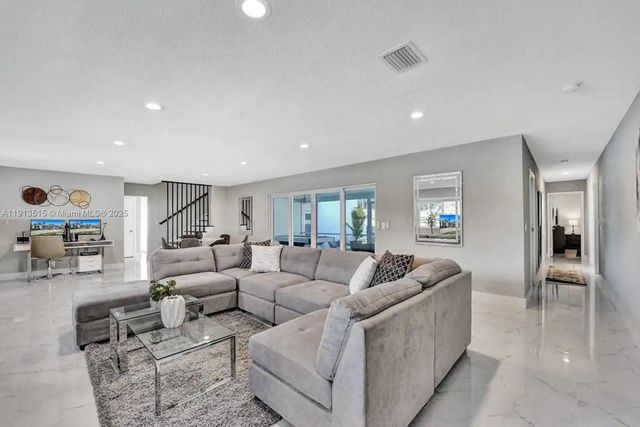 1241 Hollywood Blvd, Hollywood, FL 33019