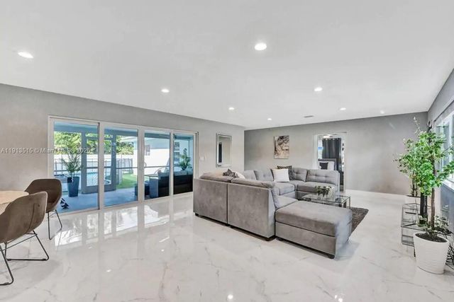 1241 Hollywood Blvd, Hollywood, FL 33019