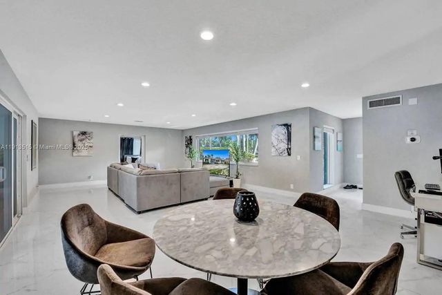 1241 Hollywood Blvd, Hollywood, FL 33019