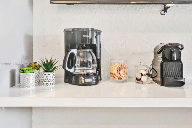 1241 Hollywood Blvd, Hollywood, FL 33019