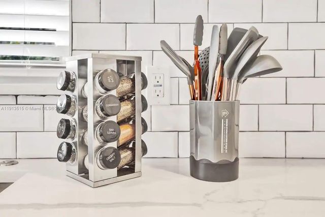 1241 Hollywood Blvd, Hollywood, FL 33019