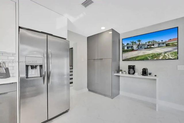 1241 Hollywood Blvd, Hollywood, FL 33019