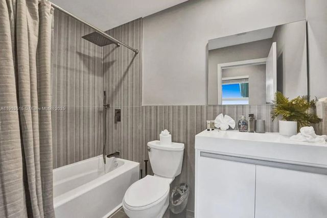 1241 Hollywood Blvd, Hollywood, FL 33019