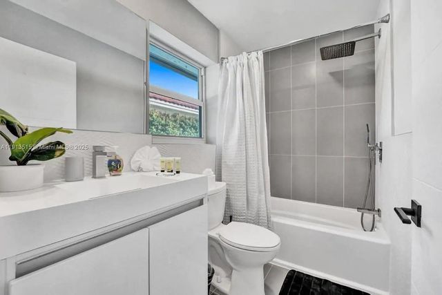 1241 Hollywood Blvd, Hollywood, FL 33019