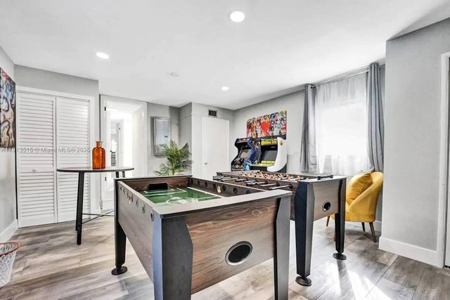 1241 Hollywood Blvd, Hollywood, FL 33019