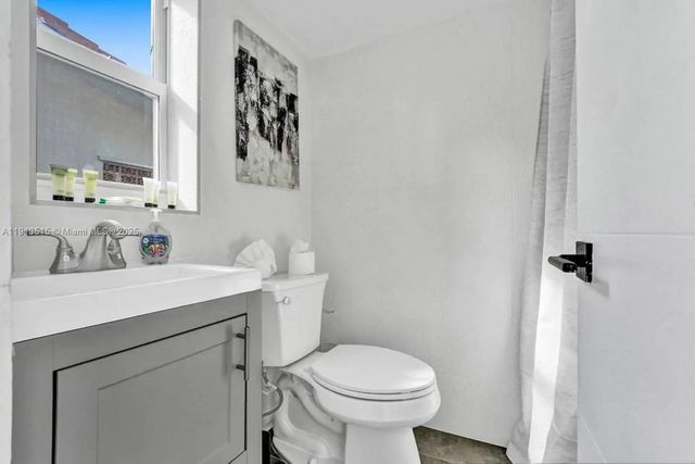 1241 Hollywood Blvd, Hollywood, FL 33019