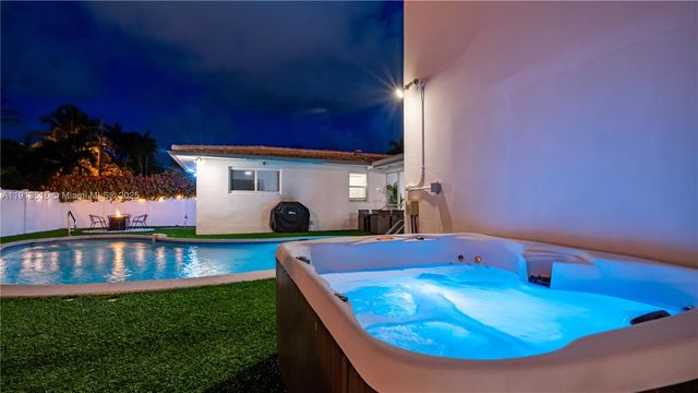 1241 Hollywood Blvd, Hollywood, FL 33019