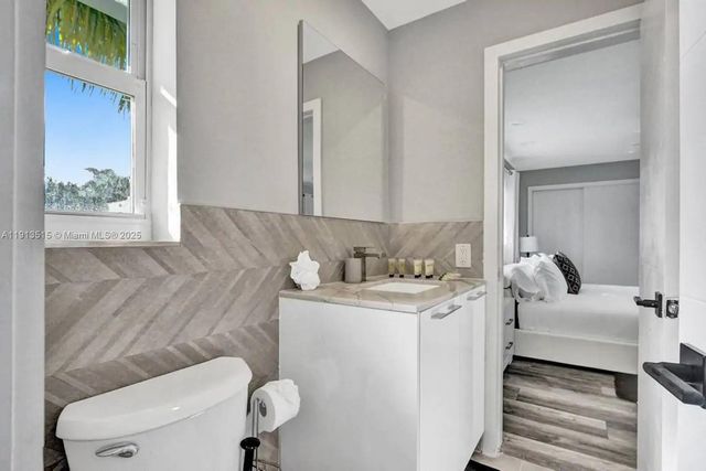 1241 Hollywood Blvd, Hollywood, FL 33019