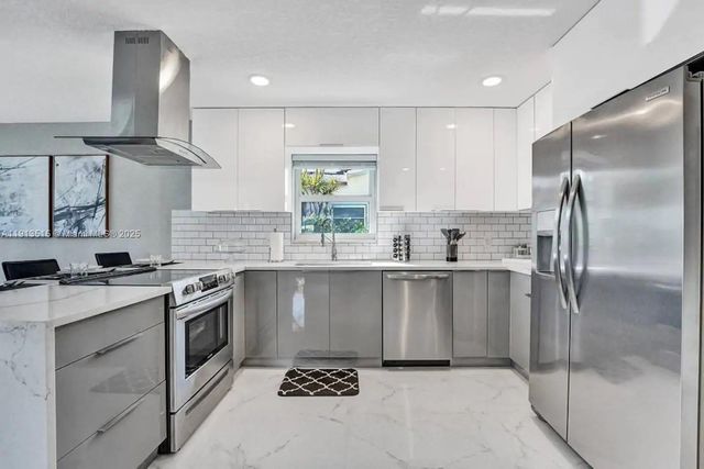 1241 Hollywood Blvd, Hollywood, FL 33019