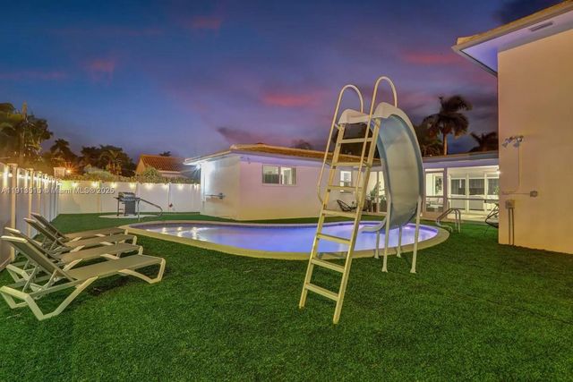 1241 Hollywood Blvd, Hollywood, FL 33019