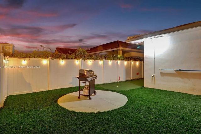 1241 Hollywood Blvd, Hollywood, FL 33019