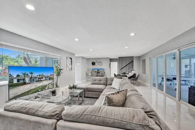 1241 Hollywood Blvd, Hollywood, FL 33019