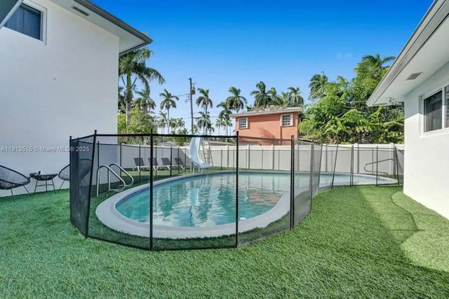 1241 Hollywood Blvd, Hollywood, FL 33019