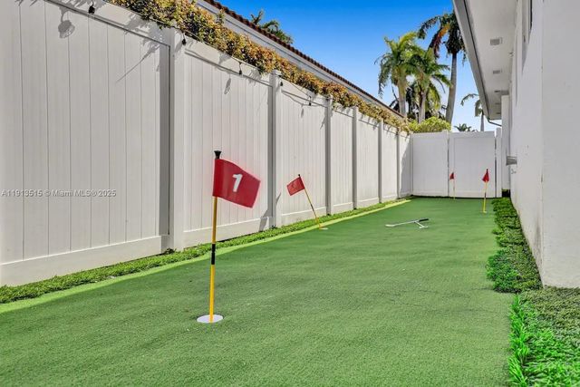 1241 Hollywood Blvd, Hollywood, FL 33019