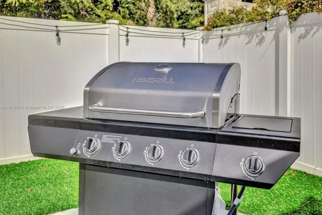 1241 Hollywood Blvd, Hollywood, FL 33019