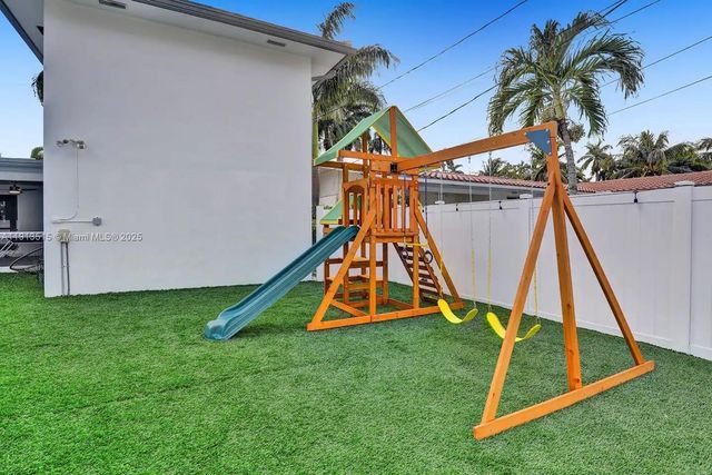 1241 Hollywood Blvd, Hollywood, FL 33019