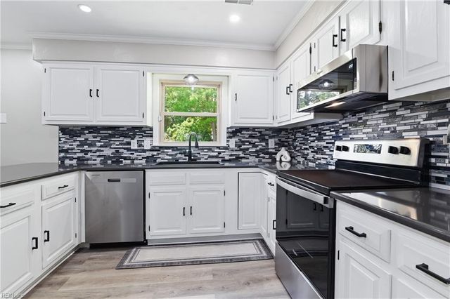 3 Kenilworth DR, Hampton, VA 23666