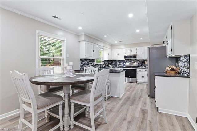 3 Kenilworth DR, Hampton, VA 23666
