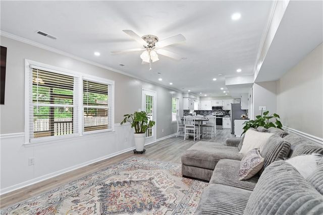 3 Kenilworth DR, Hampton, VA 23666