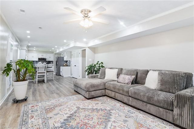 3 Kenilworth DR, Hampton, VA 23666