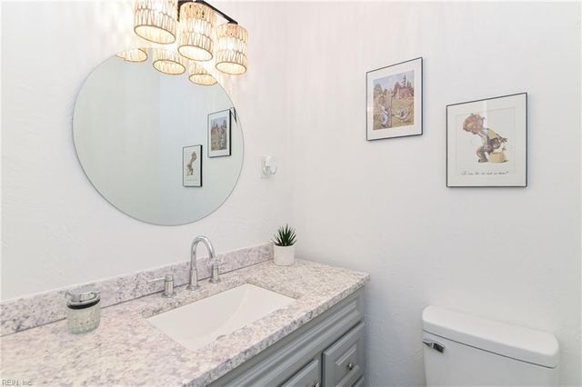 3 Kenilworth DR, Hampton, VA 23666