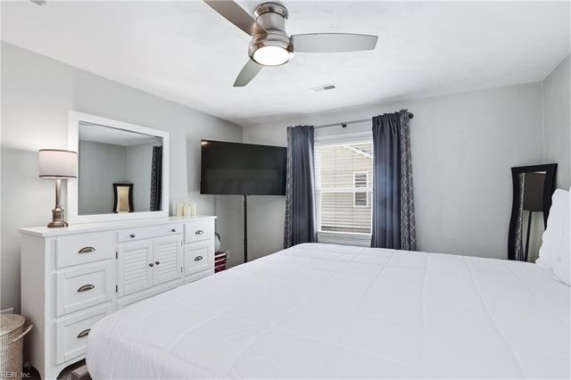 3 Kenilworth DR, Hampton, VA 23666